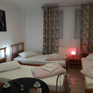 Carol 51 Hostal