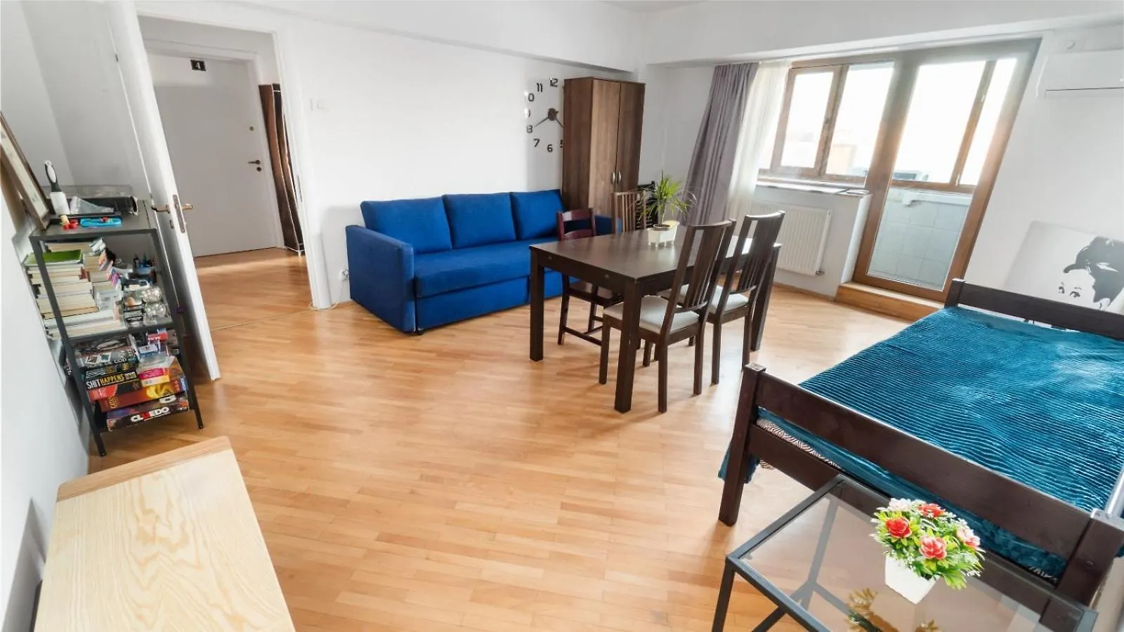 Camera Comuna Penthouse Ultracentral Bucharest Hostel