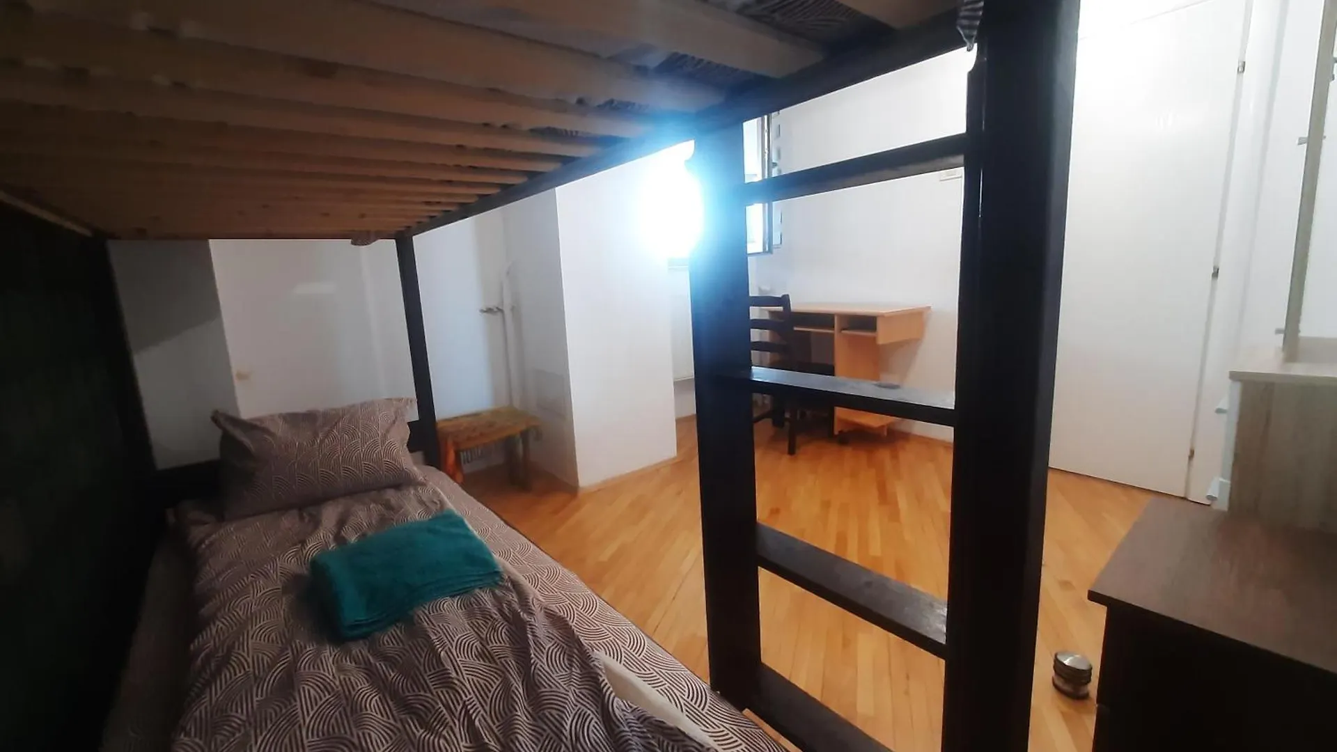Hostel Camera Comuna Penthouse Ultracentral Bucharest