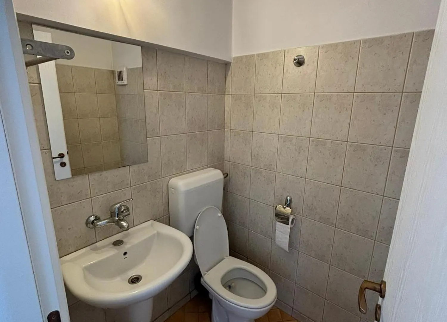 Camera Comuna Penthouse Ultracentral Bucharest Hostel